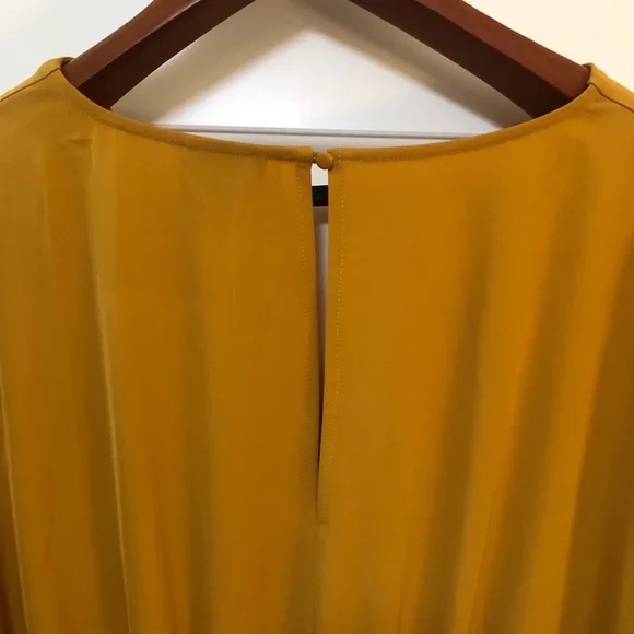 Gold City Chic tie front dress with plunging neckline - Picture 8 of 9